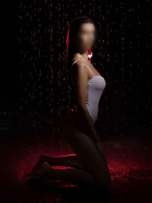 Индира привлекательная девушка из Черкесска цена от 4000 руб