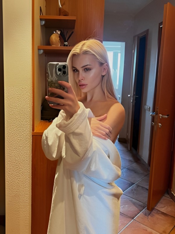 Тая привлекательная девушка из Черкесска цена от 1500 руб